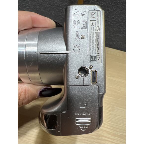 Kodak EasyShare Z612 6.1MP Digital Camera W Battery & SD Card TESTED WORKS - Picture 5 of 9